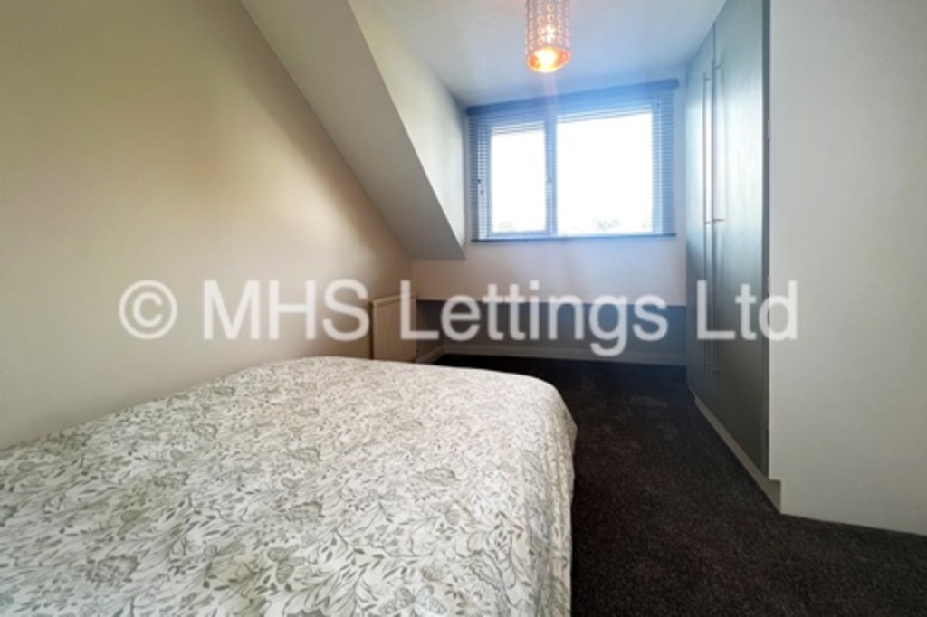 Photo of 2 Bedroom Flat in Flat 3, 145 Victoria Road, Leeds, LS6 1DU