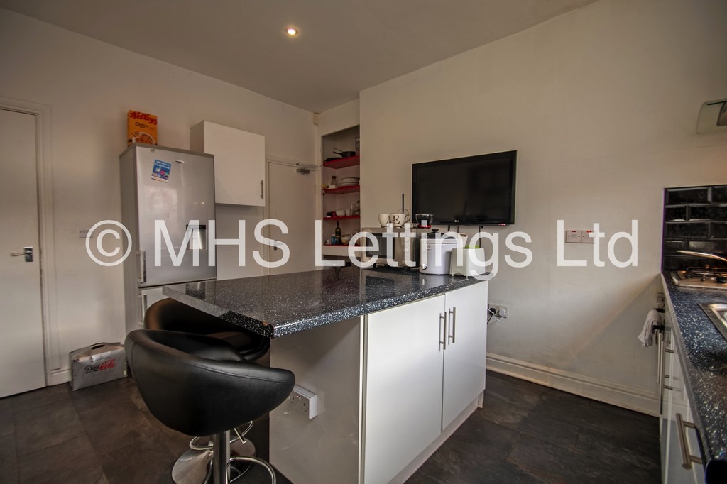 Photo of 4 Bedroom Mid Terraced House in 16 Mayville Street, Leeds, LS6 1ND