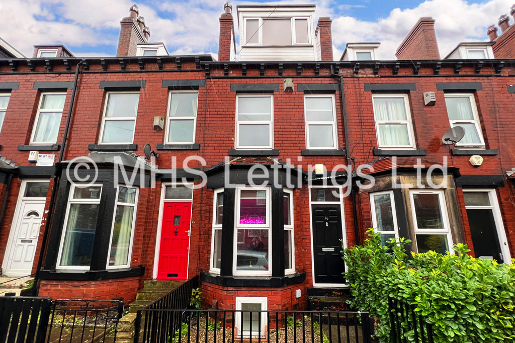 Photo of 4 Bedroom Mid Terraced House in 16 Mayville Street, Leeds, LS6 1ND