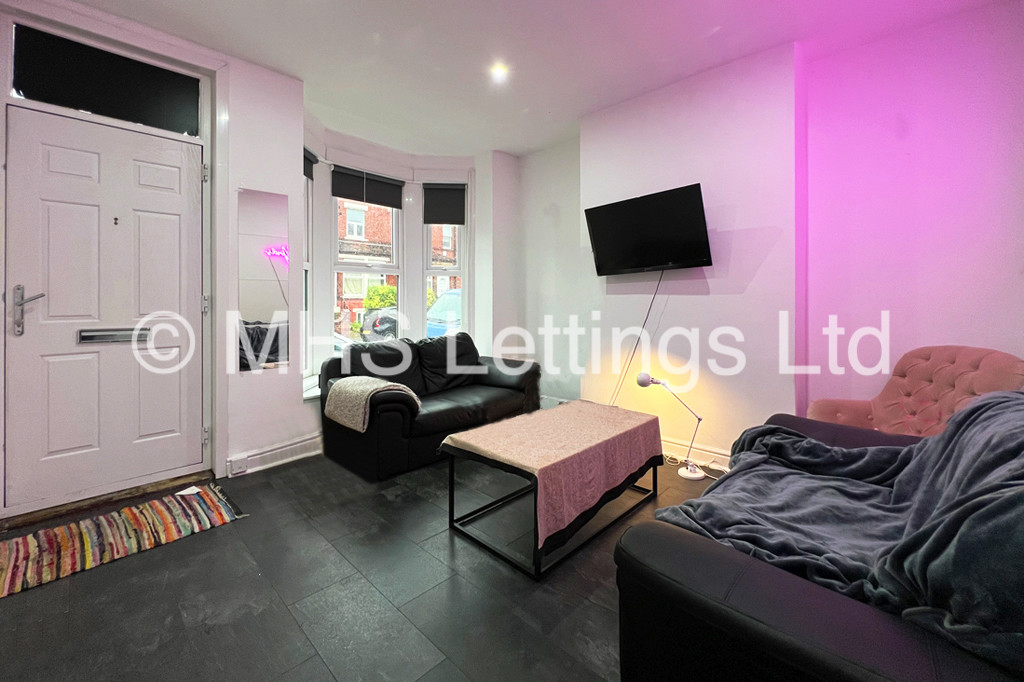 Photo of 4 Bedroom Mid Terraced House in 16 Mayville Street, Leeds, LS6 1ND