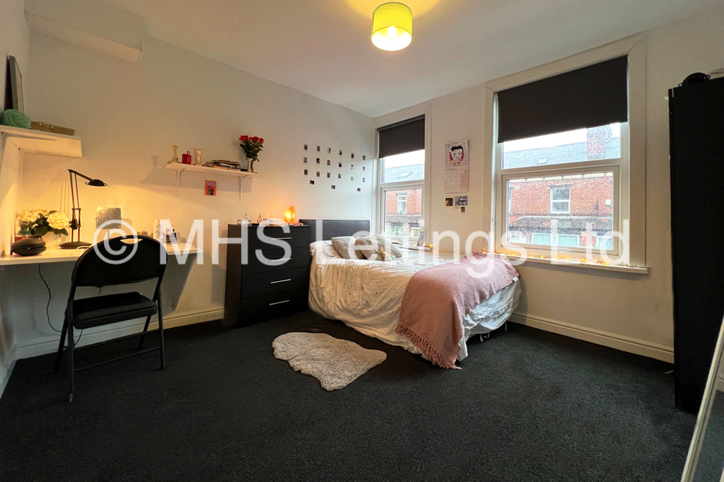 Photo of 4 Bedroom Mid Terraced House in 16 Mayville Street, Leeds, LS6 1ND