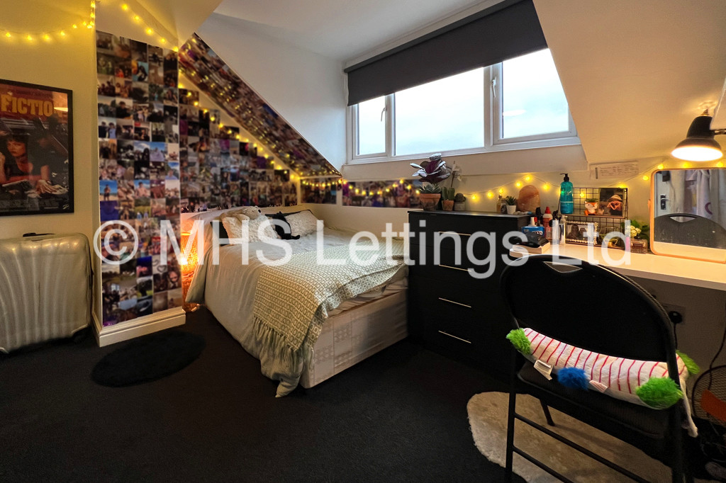 Photo of 4 Bedroom Mid Terraced House in 16 Mayville Street, Leeds, LS6 1ND