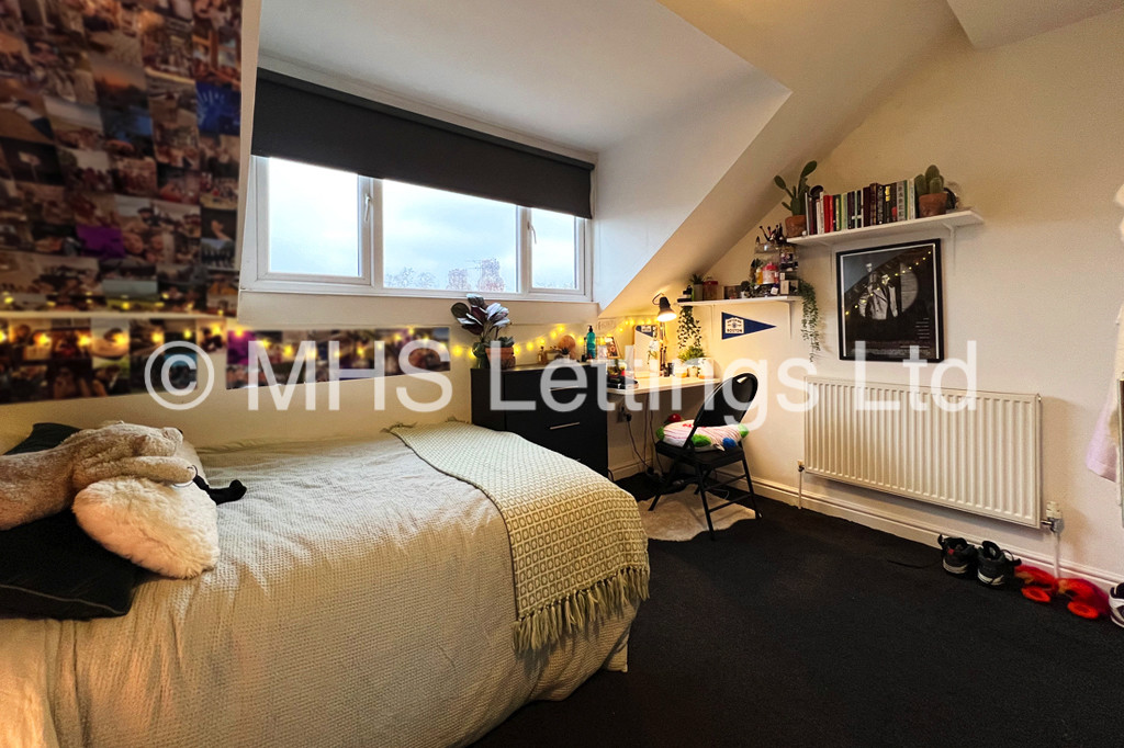 Photo of 4 Bedroom Mid Terraced House in 16 Mayville Street, Leeds, LS6 1ND