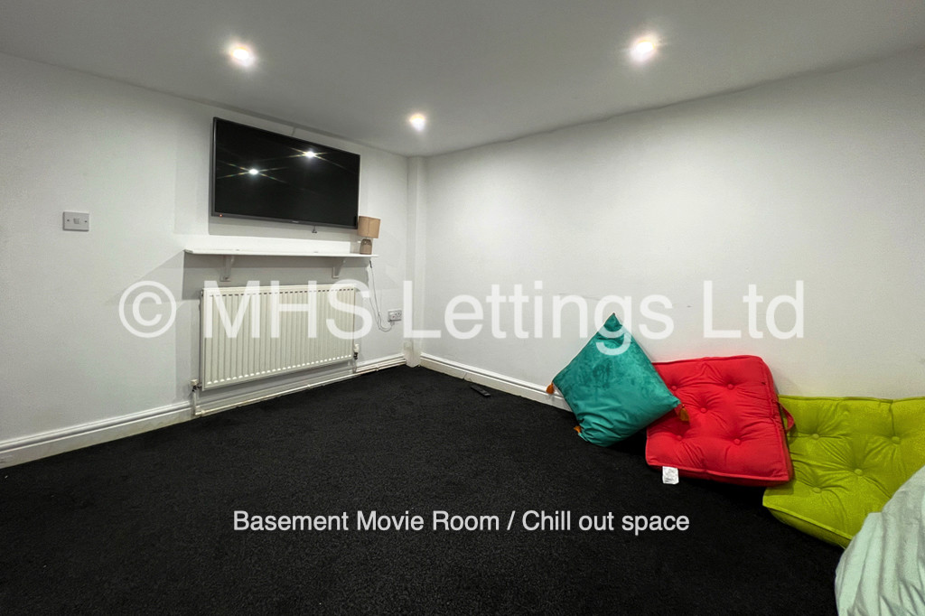 Photo of 4 Bedroom Mid Terraced House in 16 Mayville Street, Leeds, LS6 1ND