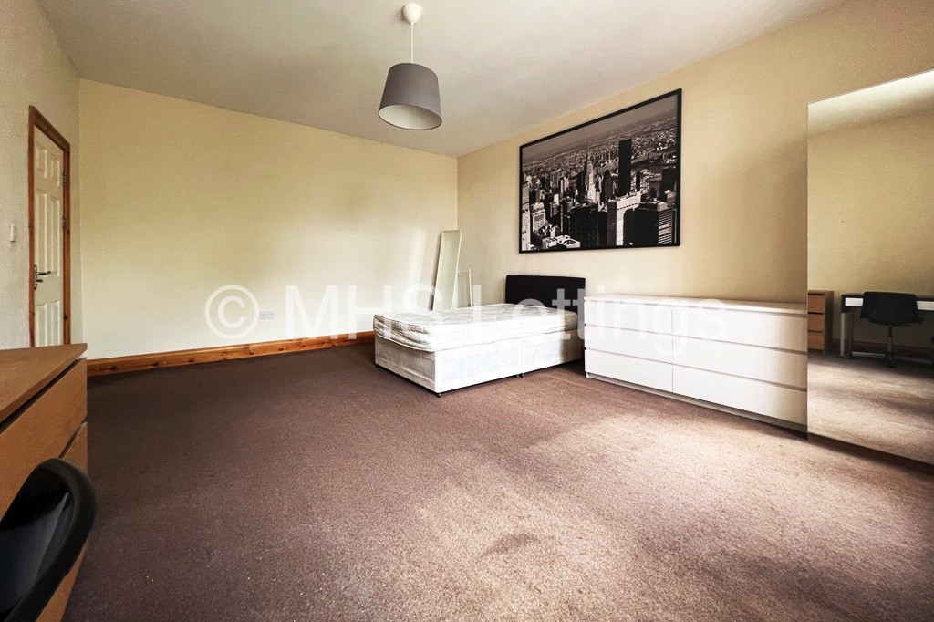 Photo of 1 Bedroom Shared House in Room 4, 144 Woodsley Road, Leeds, LS2 9LZ