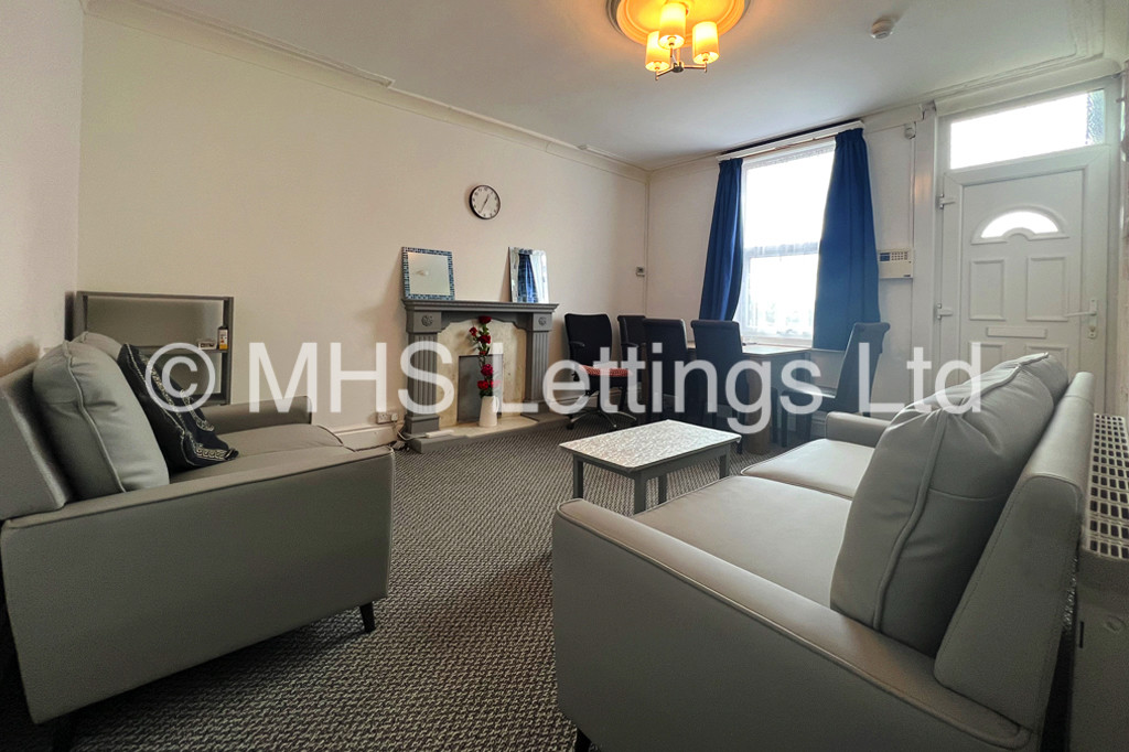 Photo of 3 Bedroom Mid Terraced House in 22 Royal Park Grove, Leeds, LS6 1HQ