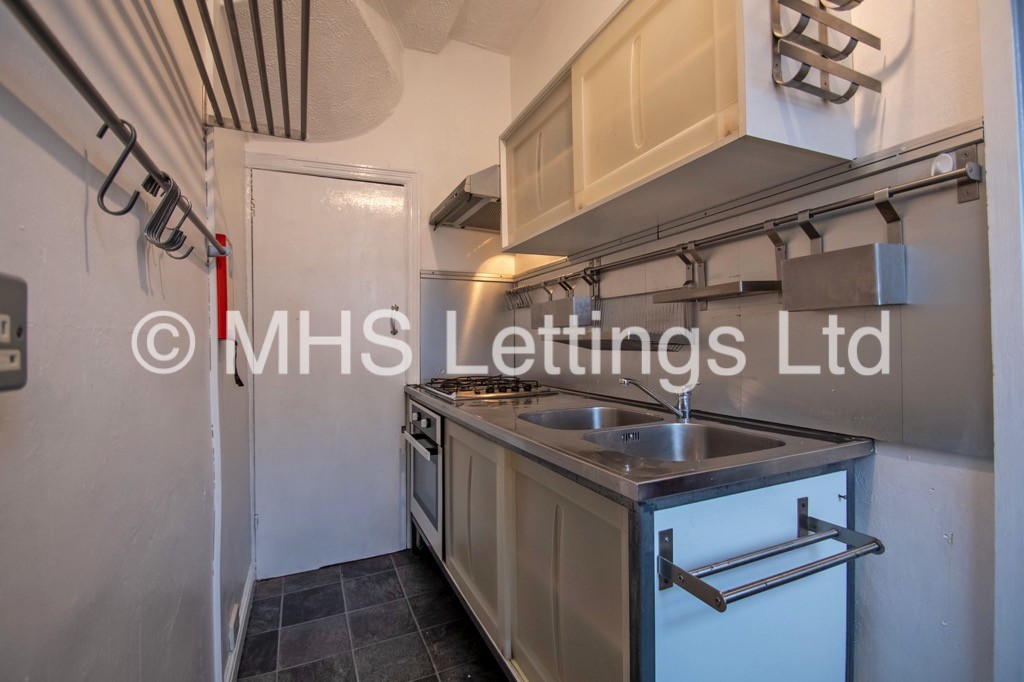 Photo of 2 Bedroom Mid Terraced House in 9 Knowle Grove, Leeds, LS4 2PN