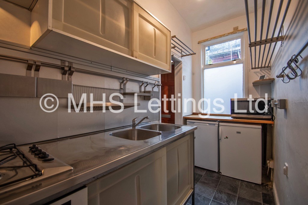 Photo of 2 Bedroom Mid Terraced House in 9 Knowle Grove, Leeds, LS4 2PN