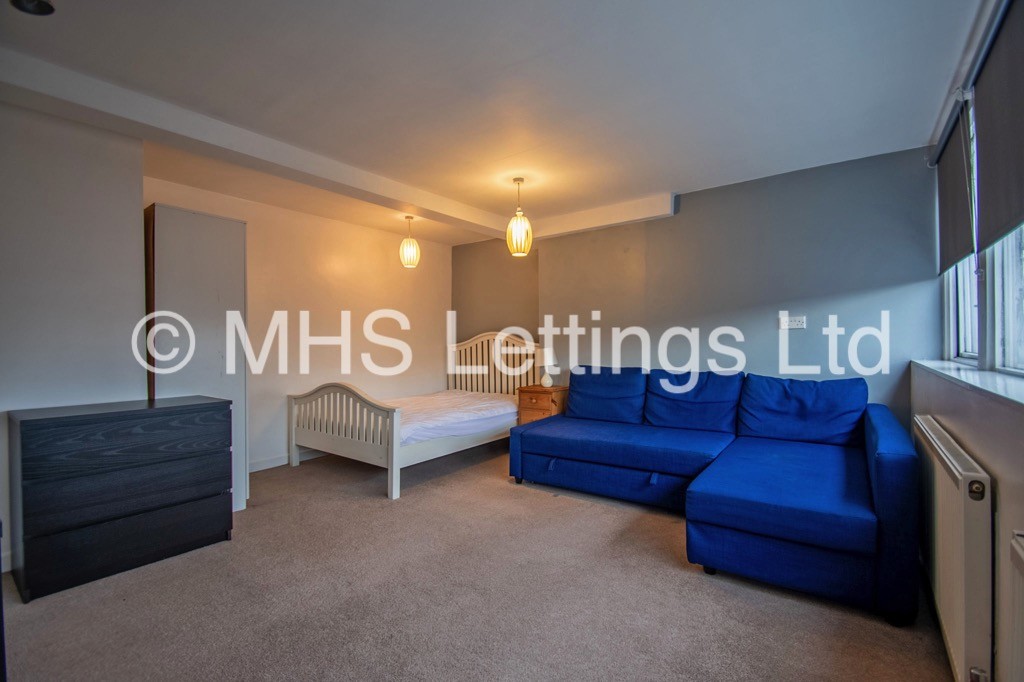 Photo of 2 Bedroom Mid Terraced House in 9 Knowle Grove, Leeds, LS4 2PN