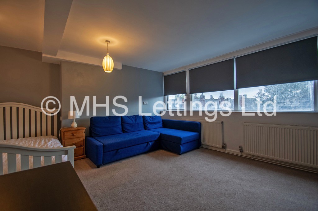 Photo of 2 Bedroom Mid Terraced House in 9 Knowle Grove, Leeds, LS4 2PN