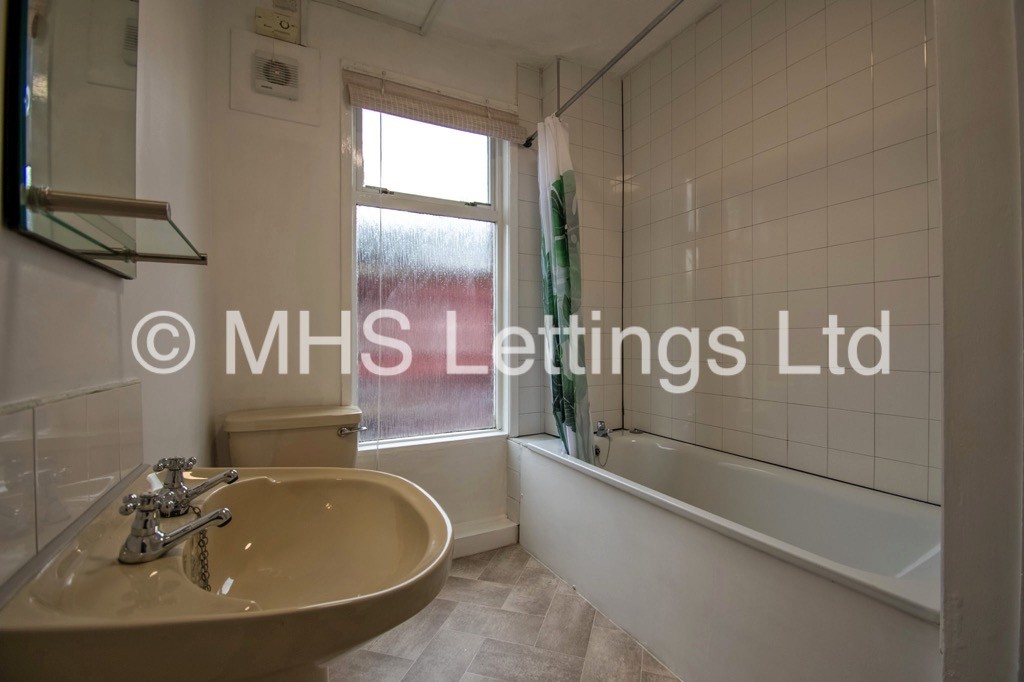 Photo of 2 Bedroom Mid Terraced House in 9 Knowle Grove, Leeds, LS4 2PN