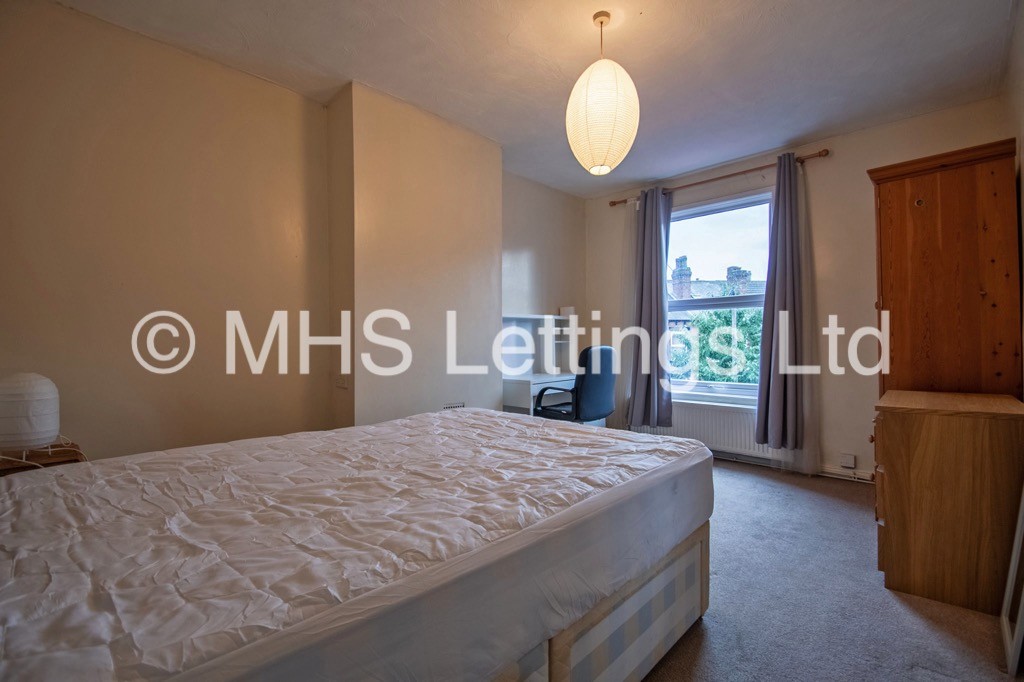 Photo of 2 Bedroom Mid Terraced House in 9 Knowle Grove, Leeds, LS4 2PN