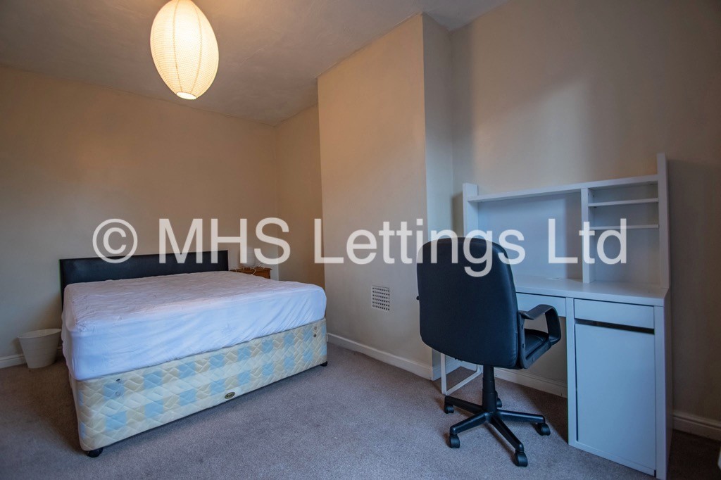 Photo of 2 Bedroom Mid Terraced House in 9 Knowle Grove, Leeds, LS4 2PN