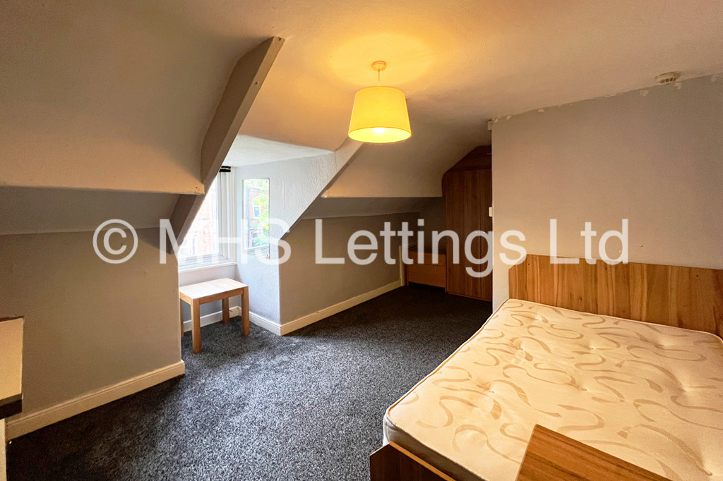 Room 7, 6 Regent Park Terrace, Leeds, LS6 2AX