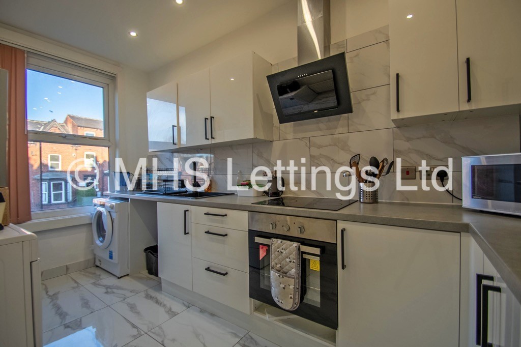 Photo of 5 Bedroom Apartment in 23 Kelso Road, Leeds, LS2 9PR