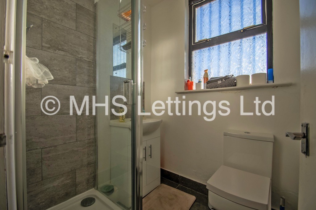 Photo of 5 Bedroom Apartment in 23 Kelso Road, Leeds, LS2 9PR