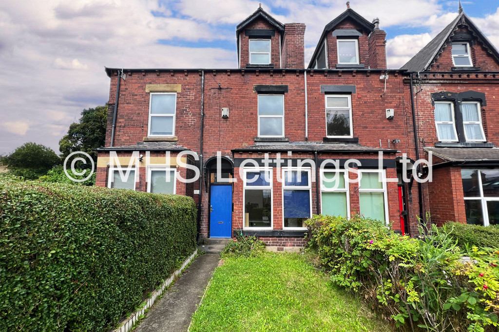 Photo of 5 Bedroom Mid Terraced House in 1 Lucas Street, Leeds, LS6 2JD