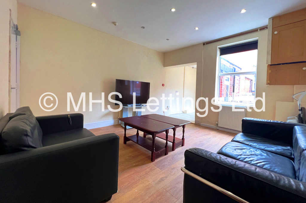 Photo of 5 Bedroom Mid Terraced House in 1 Lucas Street, Leeds, LS6 2JD
