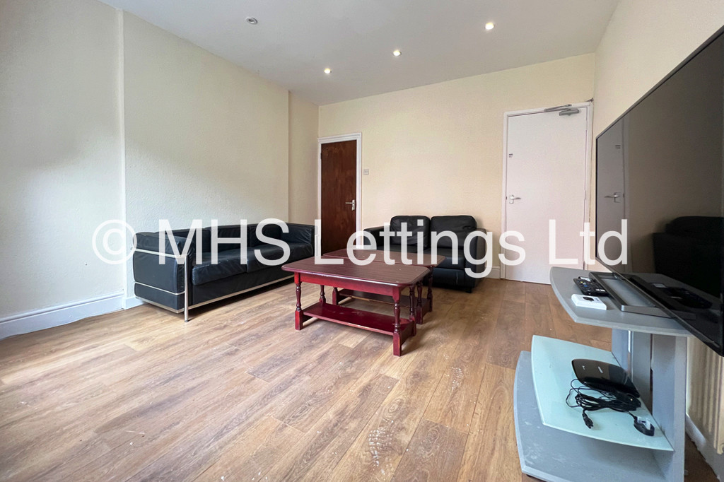 Photo of 5 Bedroom Mid Terraced House in 1 Lucas Street, Leeds, LS6 2JD