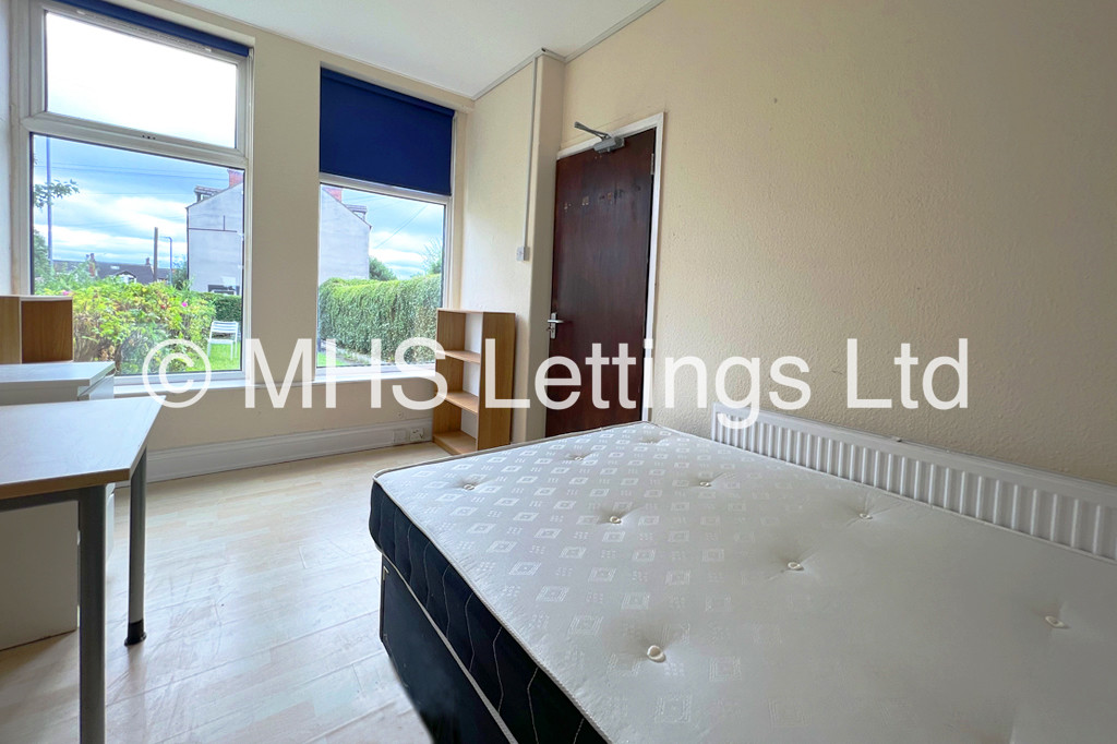 Photo of 5 Bedroom Mid Terraced House in 1 Lucas Street, Leeds, LS6 2JD