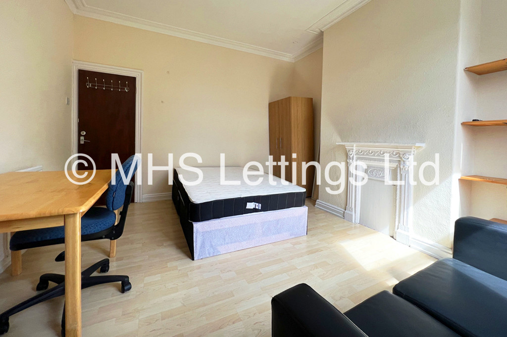 Photo of 5 Bedroom Mid Terraced House in 1 Lucas Street, Leeds, LS6 2JD