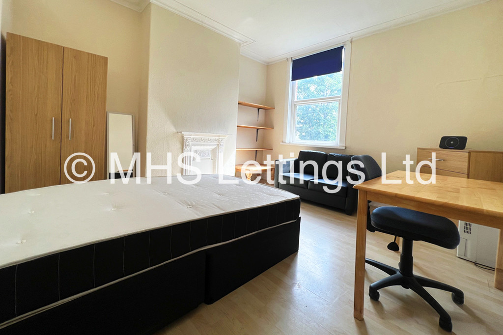 Photo of 5 Bedroom Mid Terraced House in 1 Lucas Street, Leeds, LS6 2JD