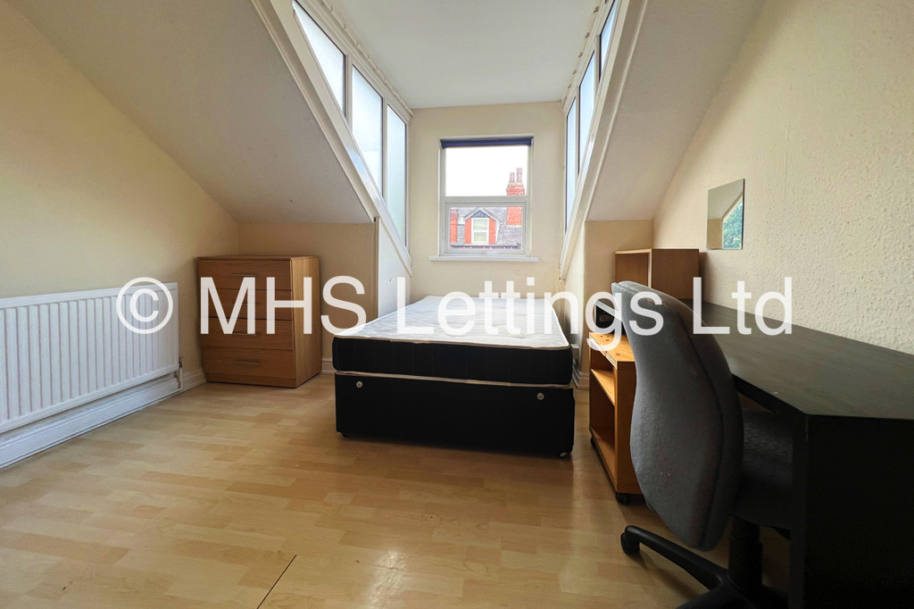 Photo of 5 Bedroom Mid Terraced House in 1 Lucas Street, Leeds, LS6 2JD