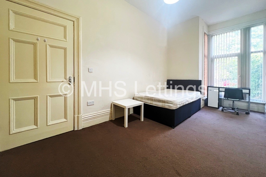 Photo of 10 Bedroom Mid Terraced House in 144 Woodsley Road, Leeds, LS2 9LZ