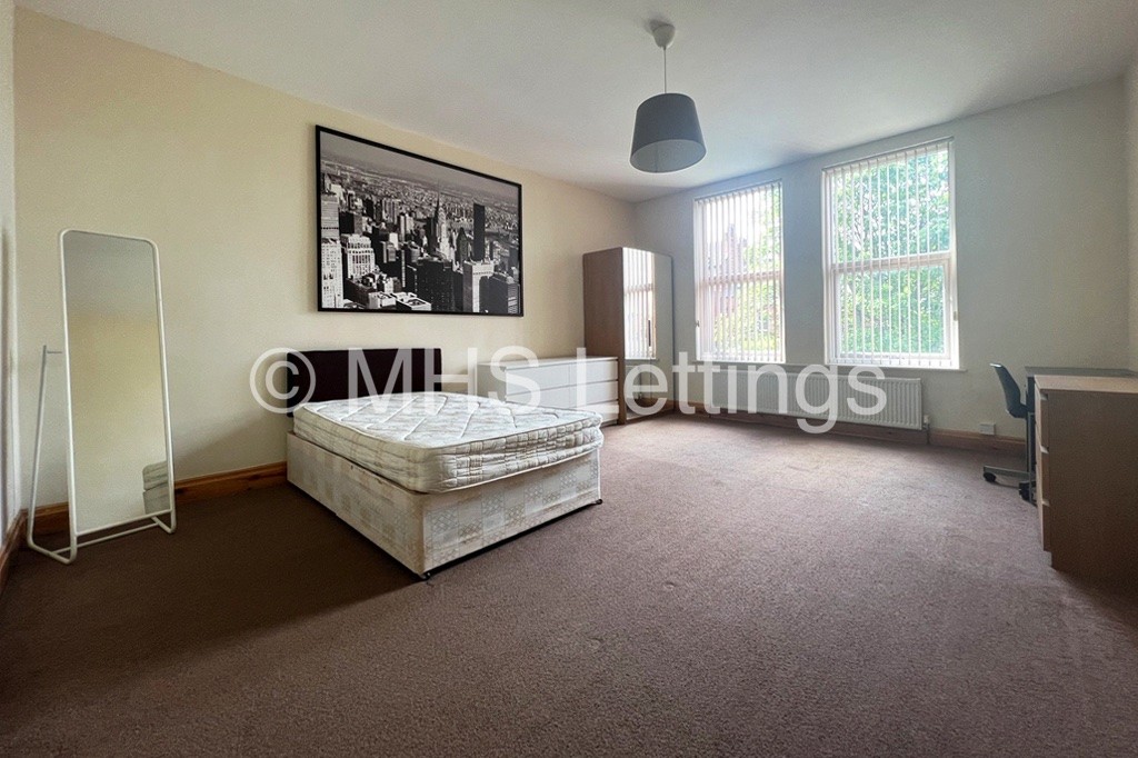 Photo of 10 Bedroom Mid Terraced House in 144 Woodsley Road, Leeds, LS2 9LZ