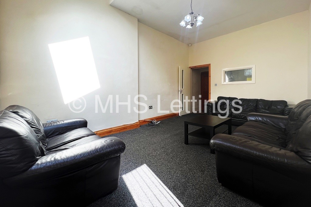 Photo of 10 Bedroom Mid Terraced House in 144 Woodsley Road, Leeds, LS2 9LZ