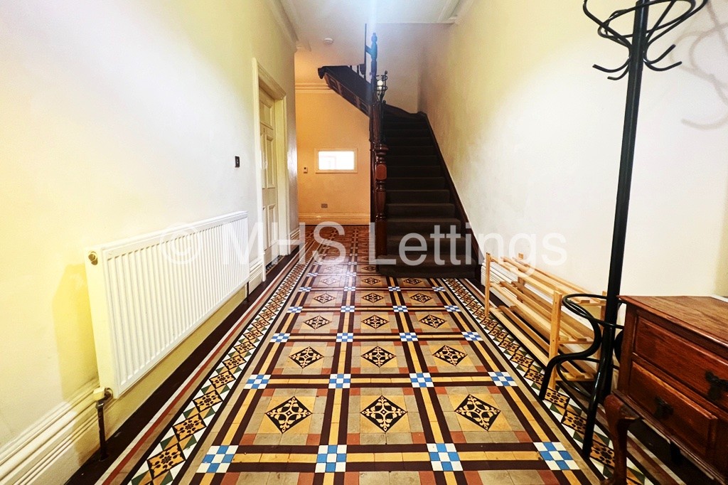 Photo of 10 Bedroom Mid Terraced House in 144 Woodsley Road, Leeds, LS2 9LZ
