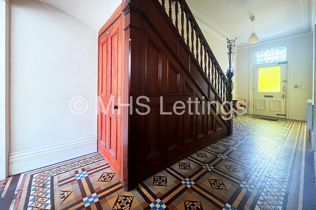 Photo of 10 Bedroom Mid Terraced House in 144 Woodsley Road, Leeds, LS2 9LZ