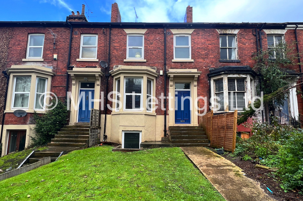 Photo of 8 Bedroom Mid Terraced House in 10 Kensington Terrace, Leeds, LS6 1BE