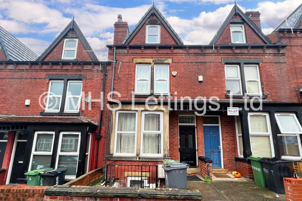 Photo of 7 Bedroom Mid Terraced House in 12 Richmond Mount, Leeds, LS6 1DG