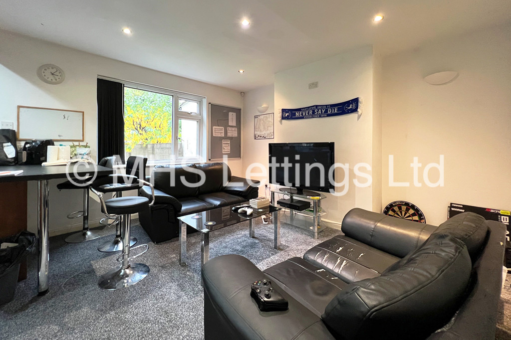 Photo of 3 Bedroom Semi-Detached House in 27 Mayville Road, Leeds, LS6 1NF
