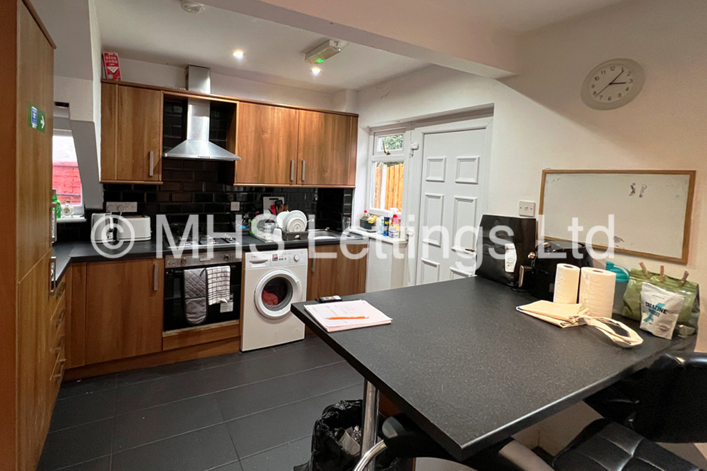 Photo of 3 Bedroom Semi-Detached House in 27 Mayville Road, Leeds, LS6 1NF