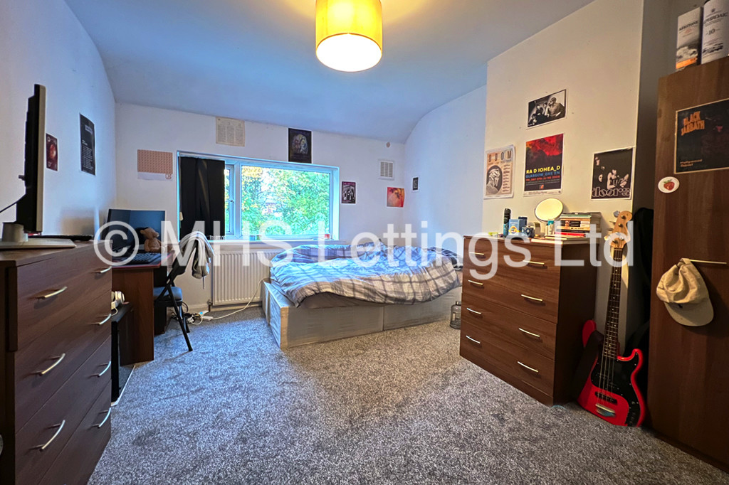 Photo of 3 Bedroom Semi-Detached House in 27 Mayville Road, Leeds, LS6 1NF