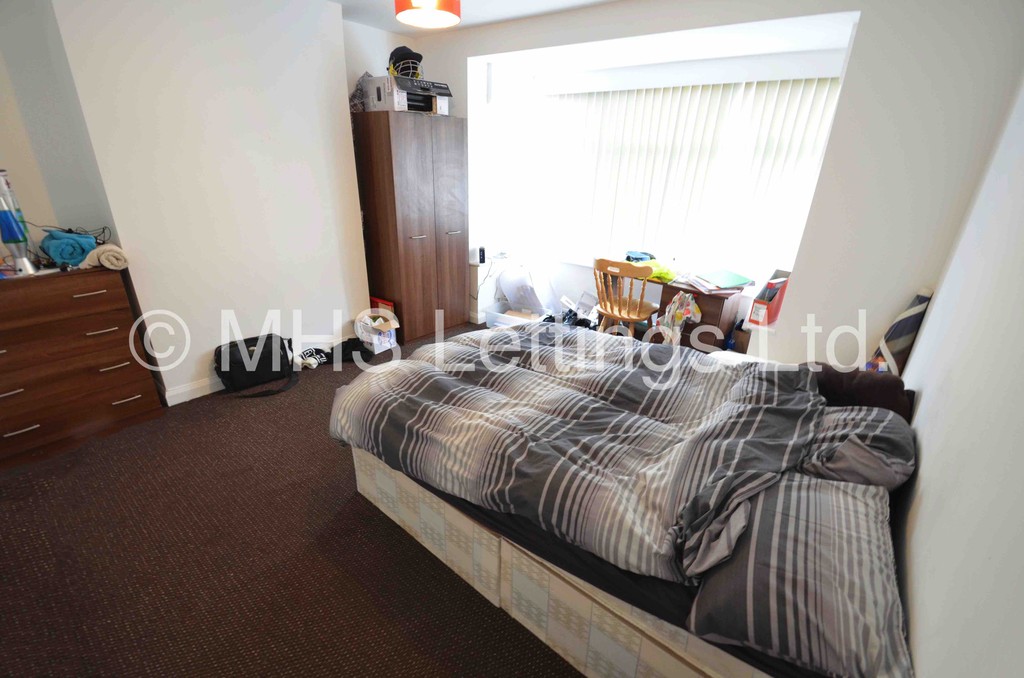Photo of 3 Bedroom Semi-Detached House in 27 Mayville Road, Leeds, LS6 1NF