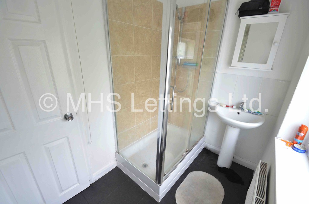 Photo of 3 Bedroom Semi-Detached House in 27 Mayville Road, Leeds, LS6 1NF