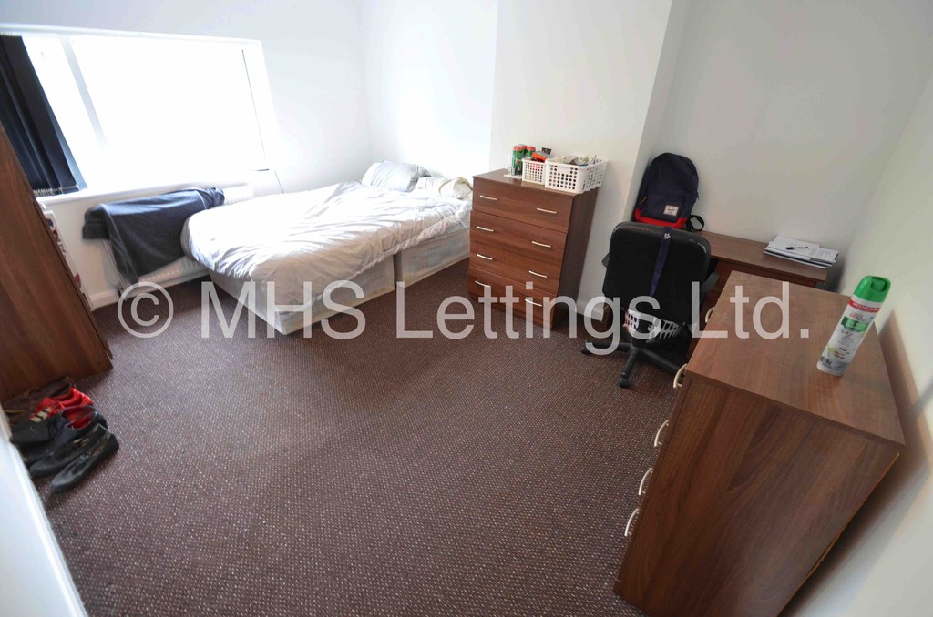 Photo of 3 Bedroom Semi-Detached House in 27 Mayville Road, Leeds, LS6 1NF