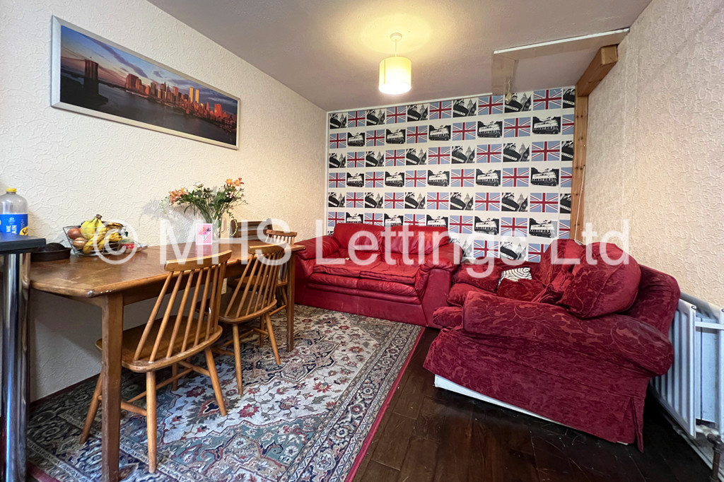 Photo of 3 Bedroom Mid Terraced House in 30 St. Johns Close, Leeds, LS6 1SE