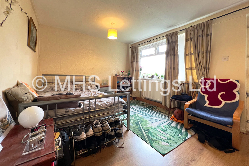 Photo of 3 Bedroom Mid Terraced House in 30 St. Johns Close, Leeds, LS6 1SE