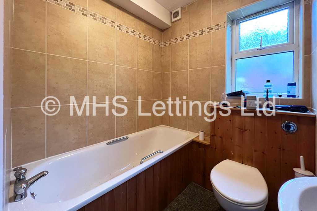 Photo of 3 Bedroom Apartment in Flat 9, Welton Road, Leeds, LS6 1EE