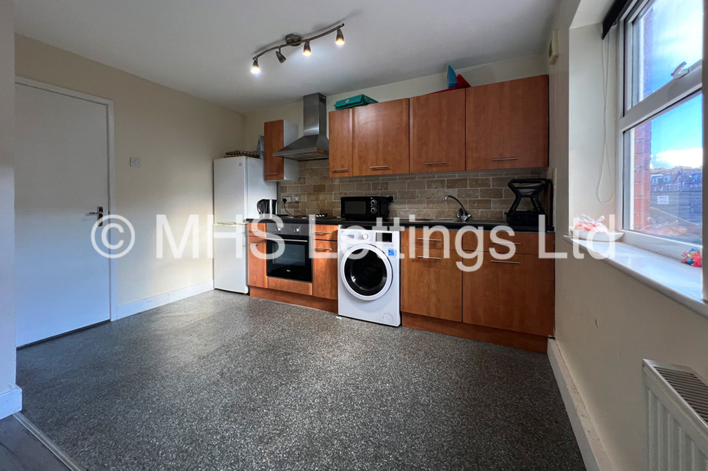 Photo of 3 Bedroom Apartment in Flat 9, Welton Road, Leeds, LS6 1EE