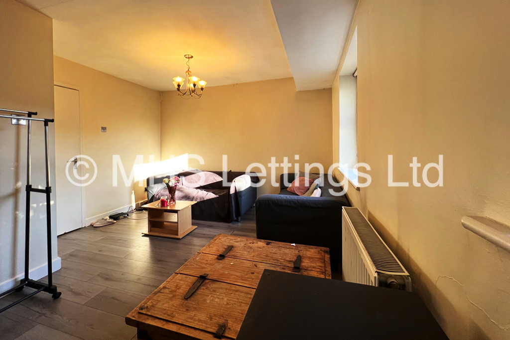 Photo of 3 Bedroom Apartment in Flat 11, Welton Road, Leeds, LS6 1EE
