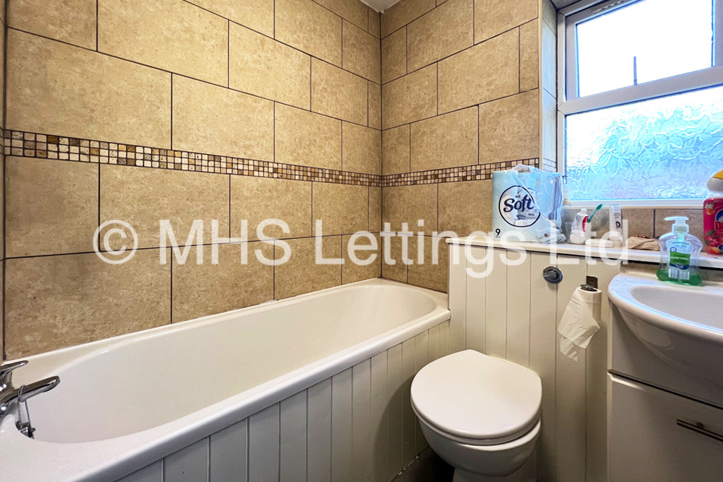 Photo of 3 Bedroom Apartment in Flat 11, Welton Road, Leeds, LS6 1EE
