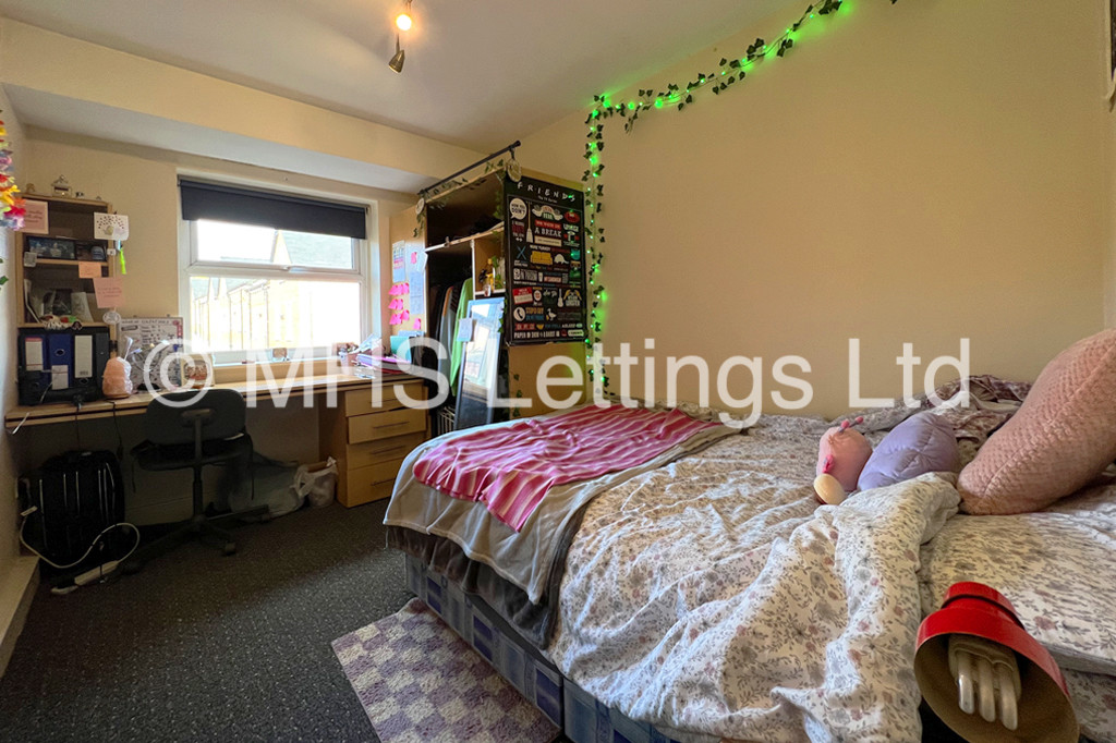 Photo of 3 Bedroom Apartment in Flat 11, Welton Road, Leeds, LS6 1EE