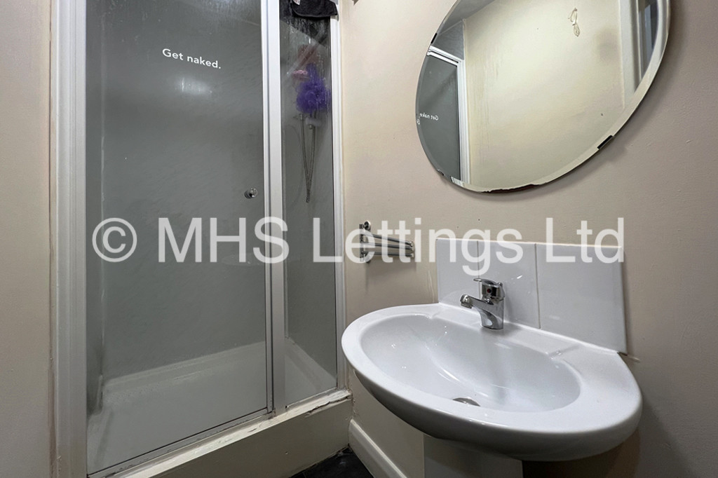 Photo of 3 Bedroom Apartment in Flat 7, Welton Road, Leeds, LS6 1EE