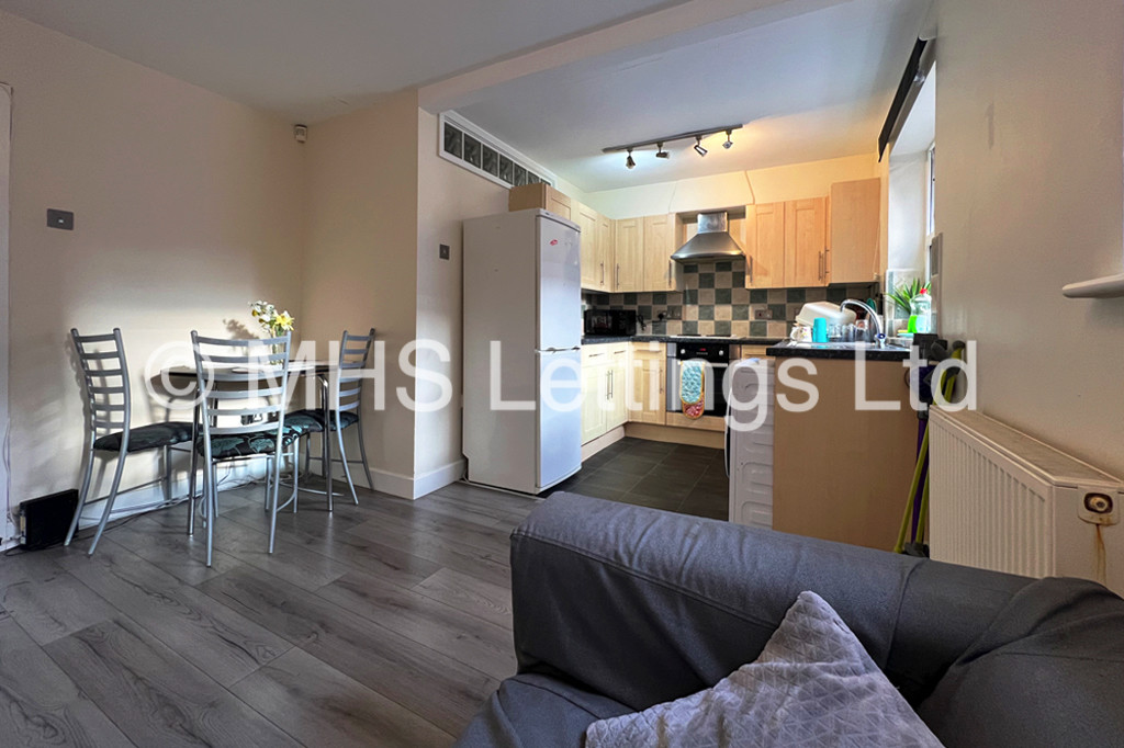 Photo of 3 Bedroom Apartment in Flat 7, Welton Road, Leeds, LS6 1EE