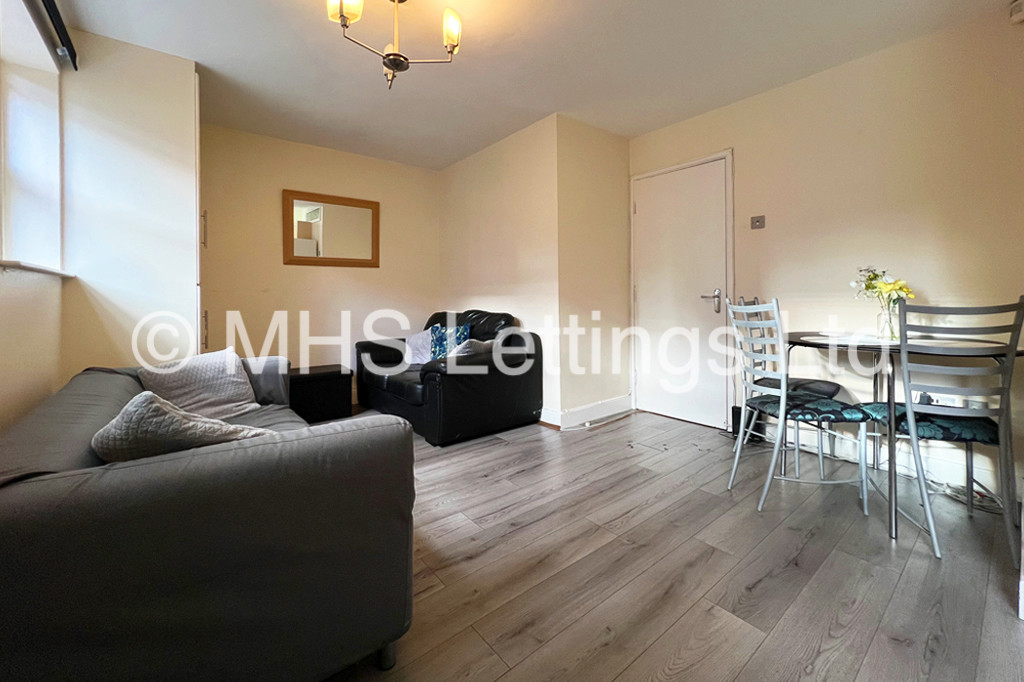 Photo of 3 Bedroom Apartment in Flat 7, Welton Road, Leeds, LS6 1EE